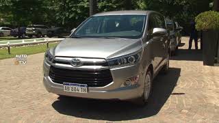 TOYOTA INNOVA Familiar de 8 asientos con plataforma HILUX [upl. by Jaquenetta]