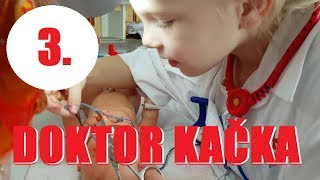 Doktor Kačka léčí své panenky 3 🚑  Testování hraček  Máma v Německu [upl. by Town]