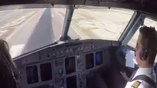 Le moment atterrissage dun avion filé de l’intérieur [upl. by Abbotson]