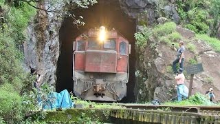 Trem ALL Dupla de GT22 Ferrovia Curitiba  Paranaguá saindo do túnel no Viaduto Carvalho [upl. by Xuaeb]