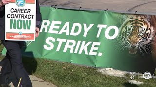 Frontier Airlines pilots picket outside of corporate office in Denver say they are ready to strike [upl. by Rochella]