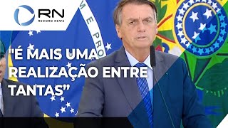 Bolsonaro assina portaria que aumenta salário dos professores [upl. by Risley]