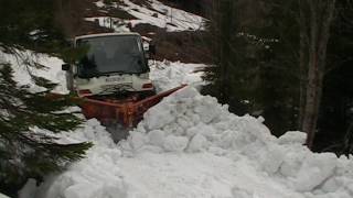 Unimogdéneigement de la route des Nants [upl. by Alym]