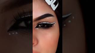 Easy graphic eyeliner tutorial eyelinertoturial eyelinnerhack shorts [upl. by Orlov599]