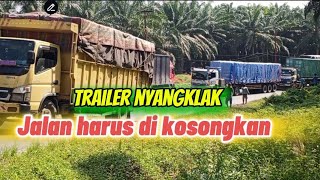 TRUCK TRAILER SUSAH MENANJAK [upl. by Flinn]