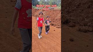 Syahla pengen naik beko 🤣🤣😂 shortvideo [upl. by Sawtelle]