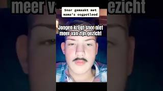 Jongen maakt snor van oogpotlood😂meme internetgekkies snor oogpotlood klassieker [upl. by Akimed867]