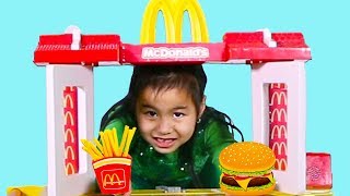 Jannie amp Lyndon Pretend Play with Mcdonalds Fast Food Toy Store [upl. by Haelem]