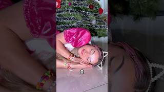 QUANDO A IRMÃ MAIS NOVA DORME EMBAIXO DA ÁRVORE DE NATAL 🎄 😱🎁🎅🏼 leticiapitti [upl. by Doxia]