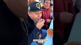 Humberto Plancarte de TierraCali prueba la macita tradicional de Tlaxiaco Oaxaca 😋 [upl. by Nabalas]