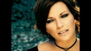 Martina McBride quotConcrete Angelquot wlyrics [upl. by Gretal]