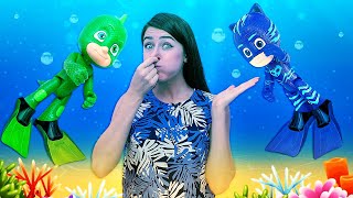 Limpiando el estanque Vídeos de juguetes PJ Masks para niños [upl. by Islean644]