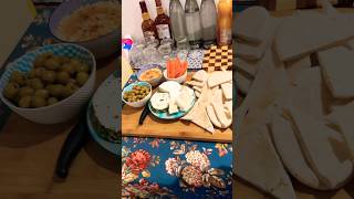 Cheese platter cheese food viralshort plzsubscribe londonlife youtubeshorts [upl. by Eehtomit]