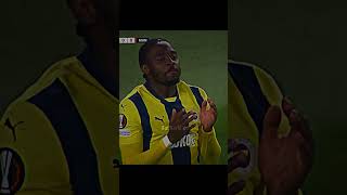 Osayi Samuel Manu’nun beklerini ekmek almaya gönderiyor🔥 fener fenerbahçe football fene [upl. by Elohcim]