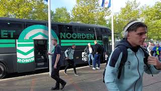 heegro Spelersbus FC Groningen komt aan bij Abe Lenstra Stadion [upl. by Baudelaire]