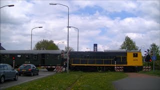 Spoorwegovergang Stadskanaal  Dutch railroad crossing [upl. by Airahcaz205]