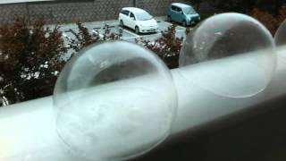 soap bubble freezing 凍り始めるシャボン玉 [upl. by Iht377]