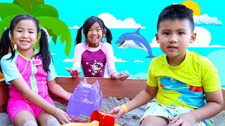 Emma and Jannie Fun Beach Day Pretend Play with Sand Toys  MORE [upl. by Velma]