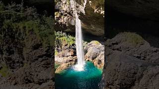 Versteckter beeindruckender freifallender Wasserfall in der Schweiz 🇨🇭👍🏻Schweiz Wasserfall [upl. by Enihpled556]