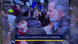 Tensión en la visita de los reyes en Paiporta increpaciones y lanzamiento de objetos [upl. by Selby]