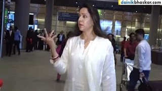 ANGRY Hema Malini INSULTS Reporter At Airport [upl. by Roath44]