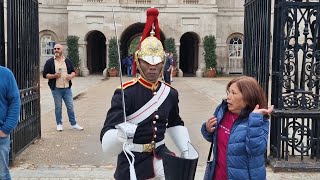 ignorant tourist touched the sword another leans on the kings guard horseguardsparade [upl. by Newra]