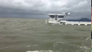 Binnenvaartschip gezonken op het IJsselmeer [upl. by Halima]