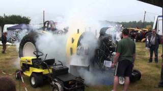 Tractorpulling Bernay 2011  Herby Startup 18 cylinder engine [upl. by Honorine]