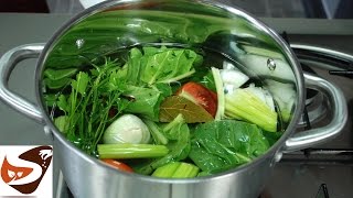 Come fare il brodo vegetale  Ricette di cucina italiana how to make vegetable broth [upl. by Nomed]