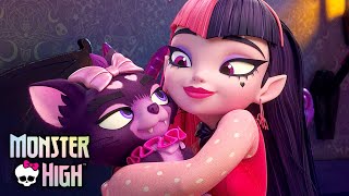 Draculaura Unlocks New Spells w Clawdeen amp Frankie  Monster High [upl. by Holloway]