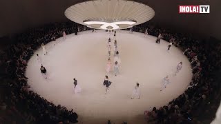 El botón de Chanel protagoniza el desfile alta costura de Paris Fashion Week 2024  ¡HOLA TV [upl. by Ling]