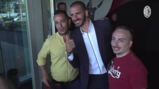 Leonardo Bonucci the emotion of Mondo Milan Museum the love of the fans [upl. by Rosella42]