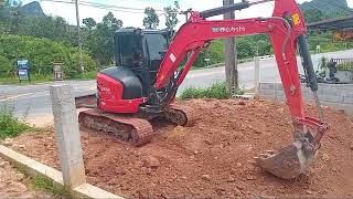 Unloading Small Excavator From 6 Wheeler Truck On Highway [upl. by Helbonnas]