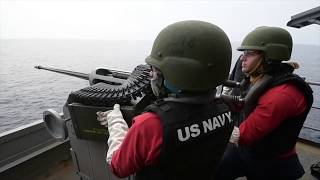 MATANDO OS PIRATAS DA SOMÁLIA O PODER E DESTRUIÇÃO DA MK 38 MACHINE GUN M242  MARINHA US [upl. by Cohdwell]