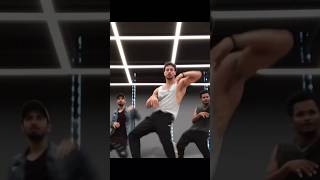 Tiger Shroff dance move  shorts trending viralvideo tigershroff taubatauba [upl. by Winzler]