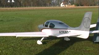 Modell AVIATOR SR22 Cirrus von Horizon Hobby [upl. by Htebzile601]