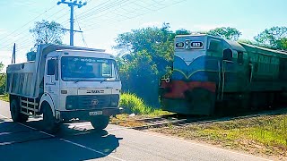 🇮🇳 TATA LORRY STUCK WITH HEAVY LOAD ON railroad crossing in RURAL india [upl. by Mona]