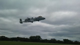 A10 DOUBLE LOW PASS at 2011 Toronto Canadian International Airshow [upl. by Marget]