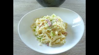 Tagliatelles de pâte et courgette à la carbonara [upl. by Sadoff548]