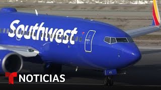 Terror en un avión que despegaba de Dallas y fue alcanzado por una bala  Noticias Telemundo [upl. by Aleekat422]