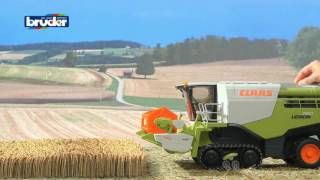 Bruder Toys Claas Lexion 780 Combine Harvester Green 02119 [upl. by Bartholemy]