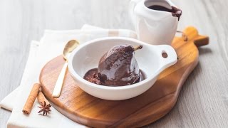 Poire pochée aux épices et chocolat [upl. by Ecirtra]