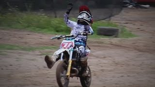 Un niño de 6 años experto en el motocross sorprende al público [upl. by Assirok900]