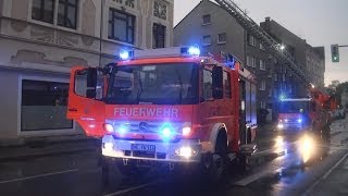 FASSADENEINSTURZ  SKULPTUR AUF GEHWEG GESTÜRZT  FEUERWEHR HILDEN IM EINSATZ [upl. by Wunder387]