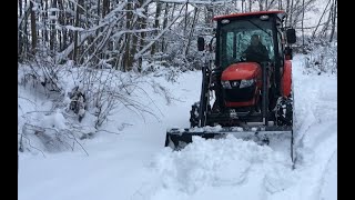 Winterdienst mit Bruno  Branson Traktor 5025C [upl. by Karwan447]