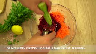 Gesundes vegetarisches Rezept für RoteBeteSalat mit Karotten Gurken und Radieschen [upl. by Evatsug]