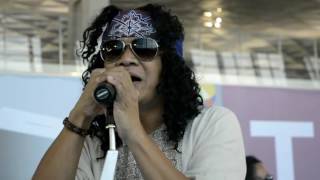 Rocker Juga Manusia Live Performance di Terminal 3 Bandara Soekarno Hatta [upl. by Yrehc]