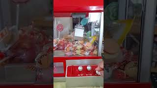 How to grab candies into grabber machine [upl. by Retsof]