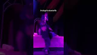 Arcangel se cae en pleno show por estar caminando con un flow violento 😂 humor comedy music [upl. by Mehelhteb]