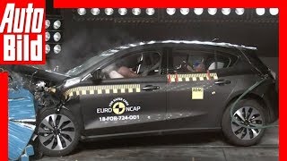 Crashtest Ford Focus 2018 [upl. by Strephonn]